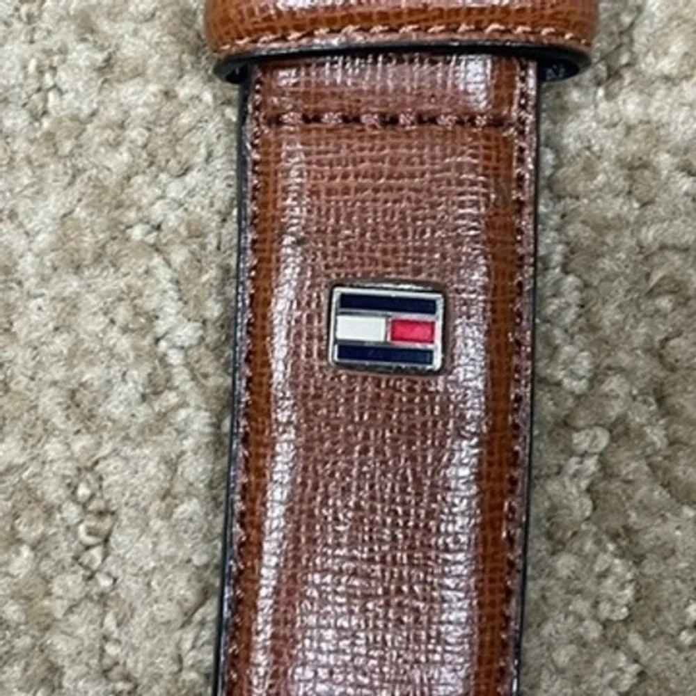 Tommy Hilfiger Leather Belt Men 42 Brown Textured Silver Buckle Preppy Americana